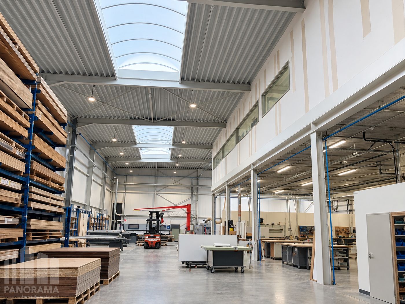 UNIEK STAND-ALONE BEDRIJFSGEBOUW OP TOPLOCATIE NABIJ HET KLAVERBLAD IN LUMMEN - foto 4