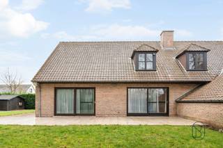 Quality villa with adjoining workshop/garage – MouscronLocated in a quiet and green residential area, close to France and Flanders, this perfectly...
