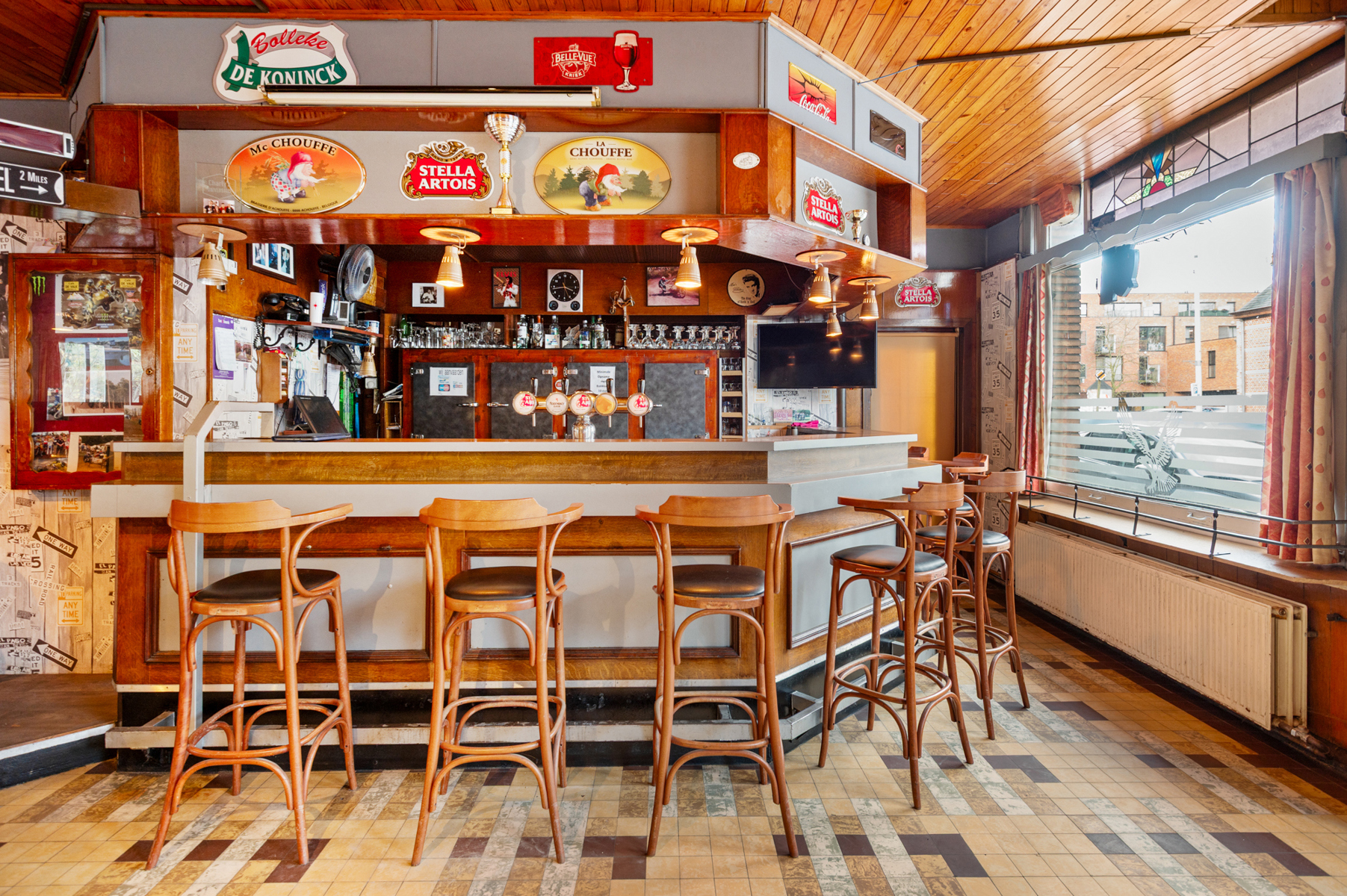 Handelshuis bestaande uit café en woonst - foto 5