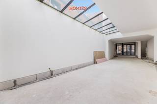 Graag stellen wij u deze lichtrijke handelsruimte voor, ideaal gelegen in het centrum van Leuven, in de levendige Tiensestraat , recht tegenover...