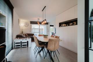 In een bijzonder rustige en kindvriendelijke woonwijk, waar buren elkaar nog kennen en kinderen zorgeloos kunnen spelen, bevindt zich deze...