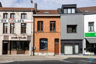 Deze renovatiewoning kent een unieke ligging in het centrum van Dendermonde.Woning biedt heel wat potentieel en heeft een stevige structuur.Huidige...
