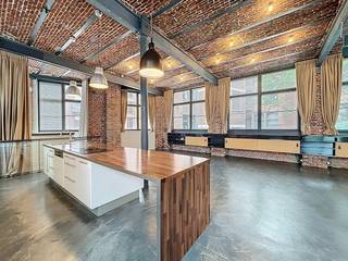 For rent: Spacious duplex apartment (250m²) - De Neckstraat 22, 1081 Koekelberg.This apartment is located on the site of the former "Victoria"...