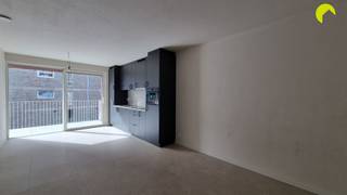 <p><span>In centrum Mortsel, in een rustige straat, wordt deze kleinschalige residentie opgeleverd.</span></p><p><span> </span></p><p><span>De 4 appartementen zijn voorzien van de nieuwste technieken:</span></p><p><span>- Warmtepomp met vloerverwarming</span></p><p><span>- Individuele zonnepanelen</span></p><p><span>- BEN - appartementen (bijna energie neutraal)</span></p><p><span>- Ventilatie met warmterecuperatie (D-systeem)</span></p><p><span> </span></p><p><span>Ieder appartement heeft een eigen terras en fietsenparking. Het gelijkvloerse appartement beschikt over een tuin en autostaanplaats.</span></p><p><span> </span></p><p><span>In de gemeenschappelijke kelderverdieping, zijn er ruime bergingen beschikbaar.</span></p><p><span>De prijs omvat een volledig afgewerkt appartement, voorzien van een comfortabele afwerking.</span></p><p><span> </span></p><p><span>Het gebouw is volledig klaar. Het appartement is beschikbaar bij akte.</span></p><p><span>De prijzen zijn exclusief de gebruikelijke kosten (btw, registratierechten, aktekosten, nutsvoorzieningen,...)</span></p><p><span> </span></p><p><span>Voor meer info of een bezoek er plaatste bel 03/449.42.41 of surf naar www.habicom.be</span></p><p><span> </span></p>
