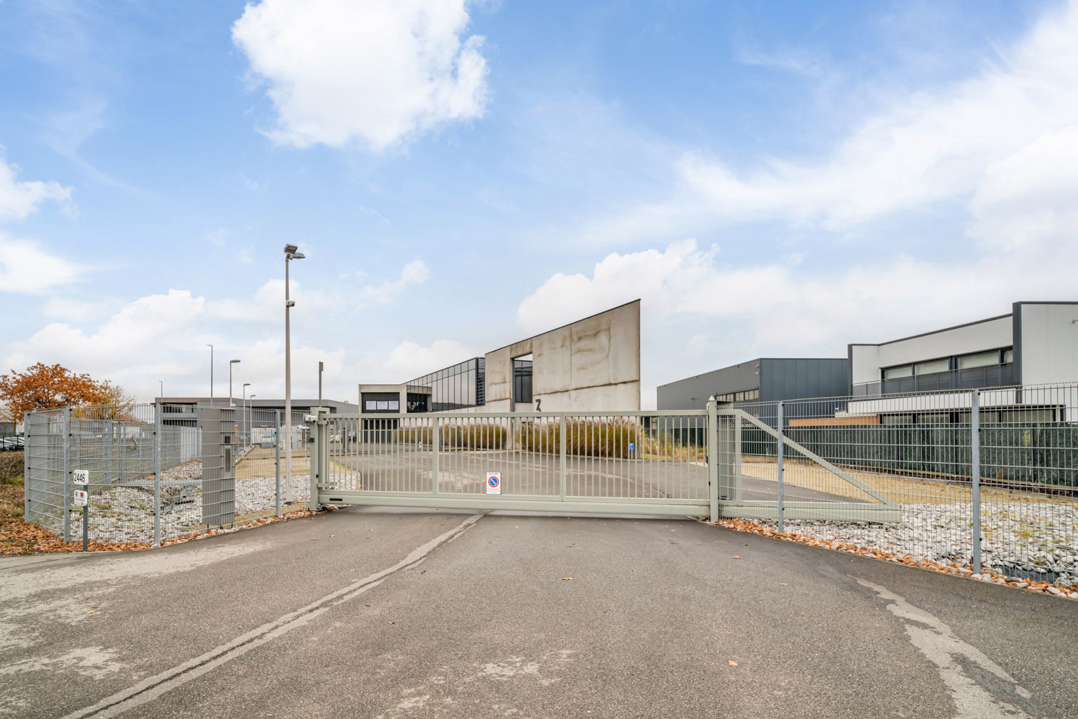 Uitzonderlijk bedrijfsgebouw op Genk-Noord - foto 2