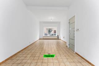 In het hart van de bruisende badstad Blankenberge bevindt zich deze opgefriste en centraal gelegen stadswoning met drie ruime slaapkamers. Dankzij...