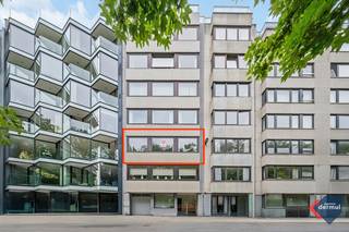 Ontdek dit lichtrijke en ruime appartement op de tweede verdieping van residentie Ribzand, gelegen in het centrum van Oostende. Dit uniek...