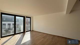 Square Estate presenteert u dit prachtige appartement met 2 slaapkamers, ideaal gelegen. Het bestaat uit een gezellige hal, een ruime woonkamer met...