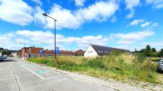 Terrain à projet, permis obtenu précédemment (mais maintenant expiré) pour la construction de 15 appartements, tous avec des terrasses spacieuses...