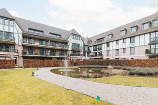 In de luxueuze Residentie Het Binnenhof in Boechout bevindt zich dit energiezuinige en uitstekend onderhouden appartement met een rustig,...