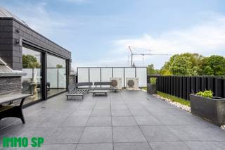 Lichtrijk penthouse met terras op TOP locatie in Geel.Dit prachtige en luxueuze penthouse bevindt zich op de derde verdieping van het gebouw,...