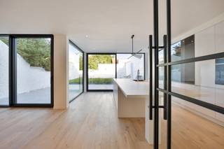 ***VANAF PRIJS***Energiezuinige en volledig gerenoveerde woning met hoogwaardige afwerking en onder meer een bewoonbare oppervlakte van ca. 300 m², 3...