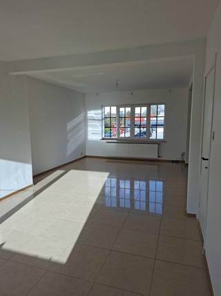 Ruim duplex appartement in centrum St job in' Goor, gerenoveerd. Zuid gericht met ruime living met open.keuken met Smeg dampkap, wok...