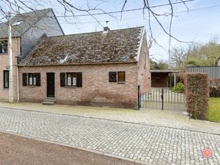 PLAN JOUW BEZOEK: calendly.com/office-julimmo/victordewitstraatIn het rustige Hingene vinden we deze halfopen bebouwing terug. Volgens velen de...