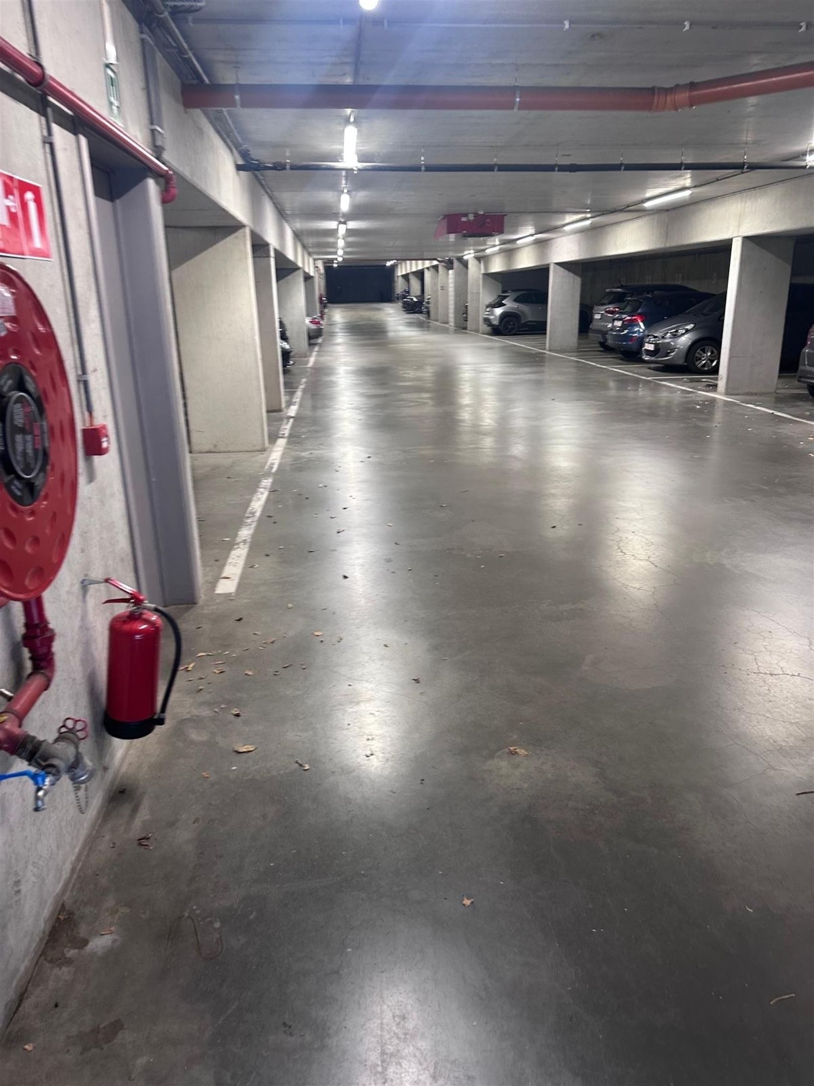 Ondergrondse autostaanplaats op goed bereikbare locatie - foto 3