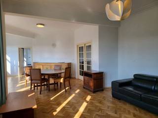 In Elsene, op de Brillat Savarinlaan 101, bevindt zich dit prachtig appartement van 104m² (EPB), gelegen in een goed onderhouden gebouw met lift...