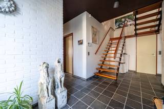 Zeer ruime woning met 4 slpks en prachtige tuin op topligging (Pulhofwijk) Op een absolute topligging in een rustige residentiële straat tussen de...