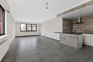 In een rustige straat, waar het leven nog gemoedelijk voelt en alles dichtbij is, wacht dit instapklare appartement in de Varenstraat op zijn...