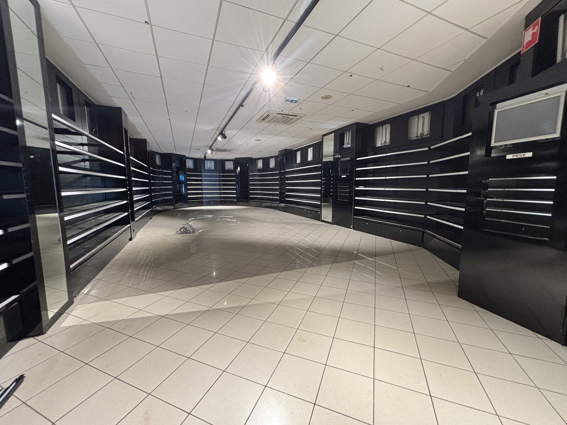 Commercial for rent in Uccle - photo 5