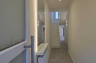 Deze volledig gerenoveerde woning (2025) is centraal gelegen in Schoten, vlakbij openbaar vervoer, scholen en winkels. Bij de renovatie werd...