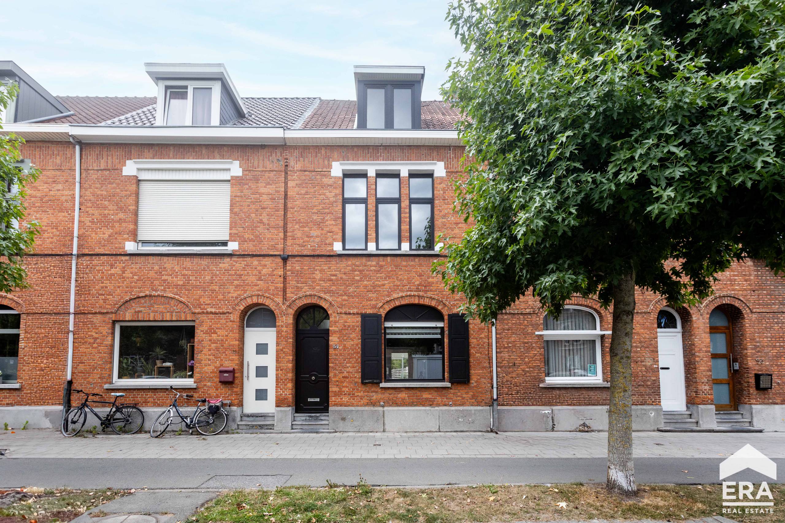 Karaktervolle herenwoning met 4 slpks, 2 terrassen en tuin - foto 2