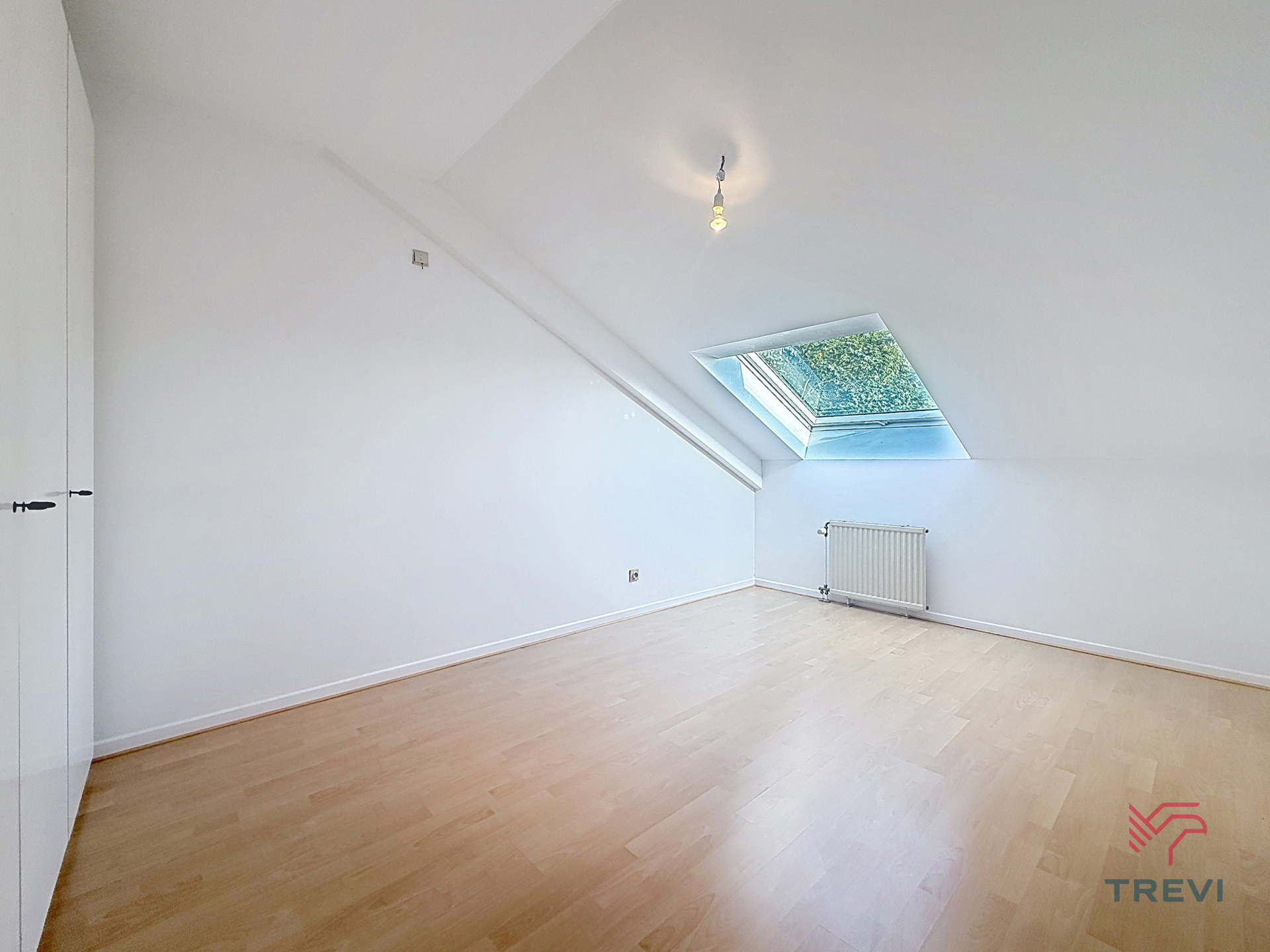 Ruim appartement met 2 slaapkamers + kelder en garagebox - foto 3
