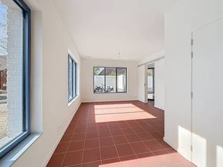 La maison a été conçue pour un confort maximal et une faible empreinte environnementale.Outre les 3 chambres spacieuses, l'espace de vie lumineux...