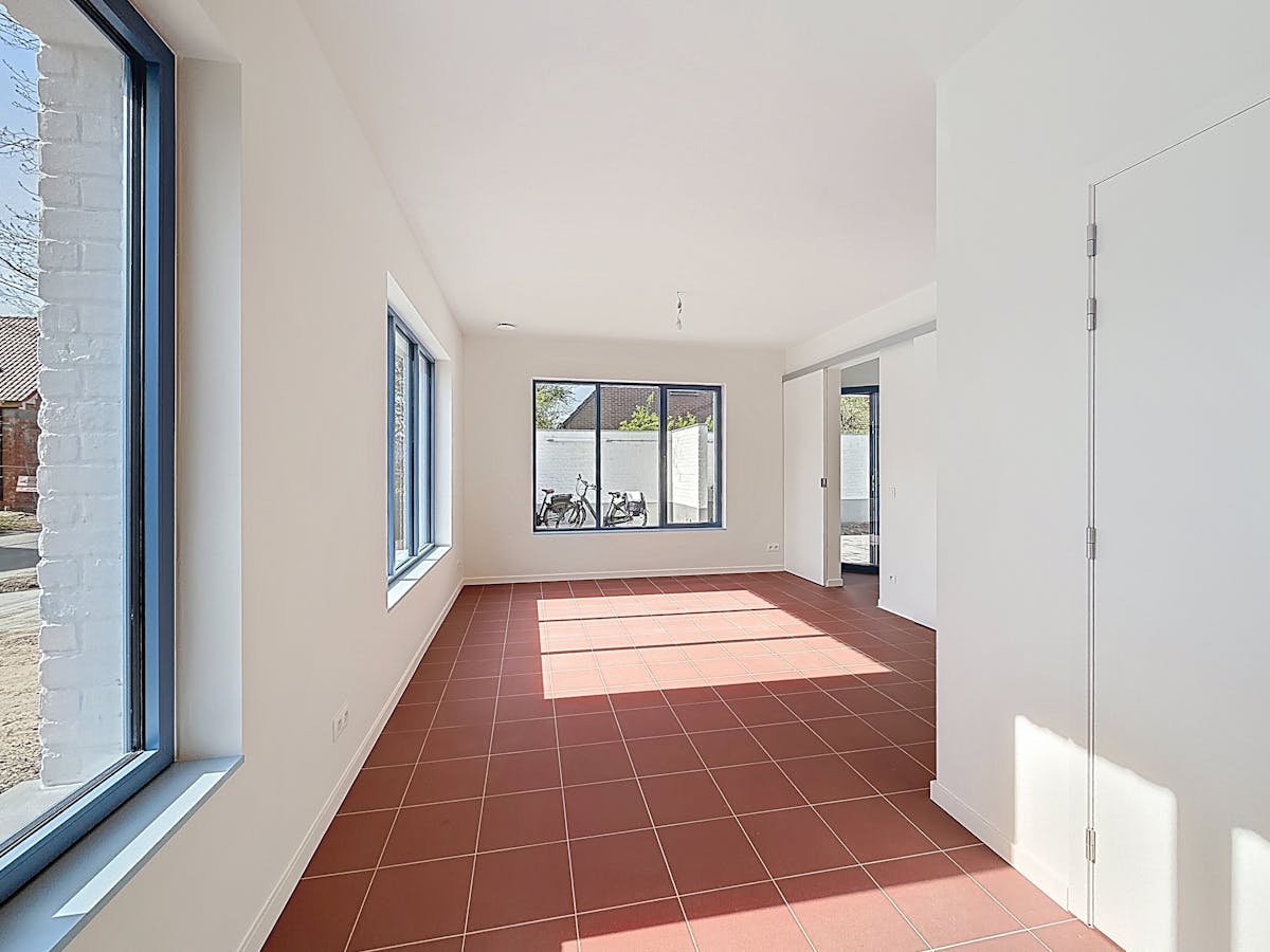 Maison récemment construite à louer avec 3 chambres et un beau jardin - photo 3