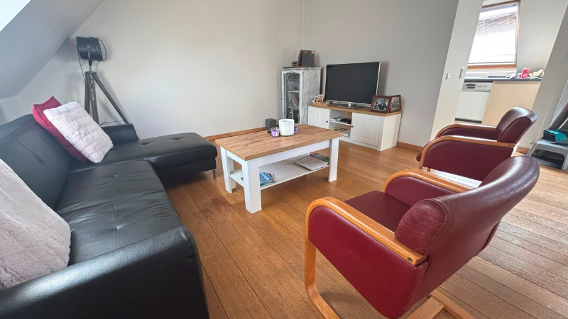 Prachtig Dakappartement met 2 slaapkamers en TERRAS te huur in Roeselare - photo 3