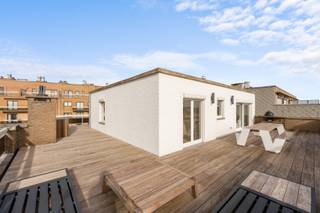 e koop: unieke penthouse in Sint-Idesbald (Ster Der Zee), gelegen aan de Koninginnelaan, met prachtig zicht op zee en duinen. Deze uitzonderlijke...