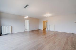 Tel : 0456 12 69 37 / E-mail : kilian.f@weinvest.beWe Invest vous propose un superbe appartement 3 chambres dans un quartier vert de...