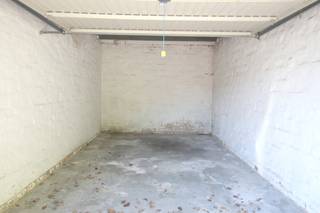 <p>Gelegen aan de Bromeliastraat in Sint-Amandsberg, biedt deze garage een praktische oplossing voor uw opslag- en parkeerbehoeften. Deze ruimte ideaal voor iedereen die op zoek is naar een veilige plek voor hun voertuig of extra opslagruimte in de buurt van de stad. De garage, die eenvoudig toegankelijk is, vormt een waardevolle aanvulling op uw woon- of werkomgeving.</p>

<p>Voor meer info, neem contact op met Wim op 0492 68 38 38 of wim@lannimmo.be</p>