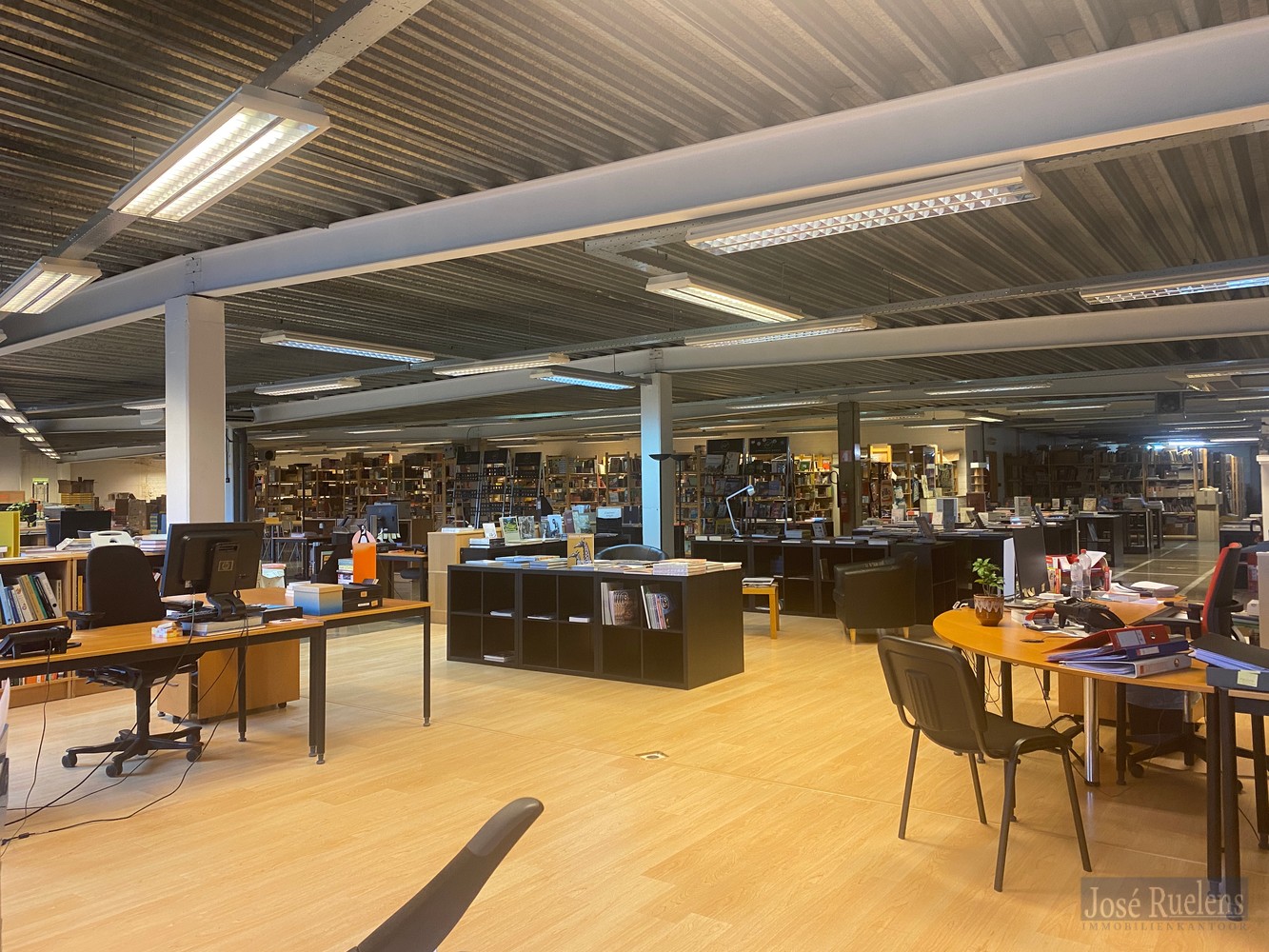 Uniek, multifunctioneel bedrijfsgebouw (1.500m²) aan het station van Veltem - foto 2