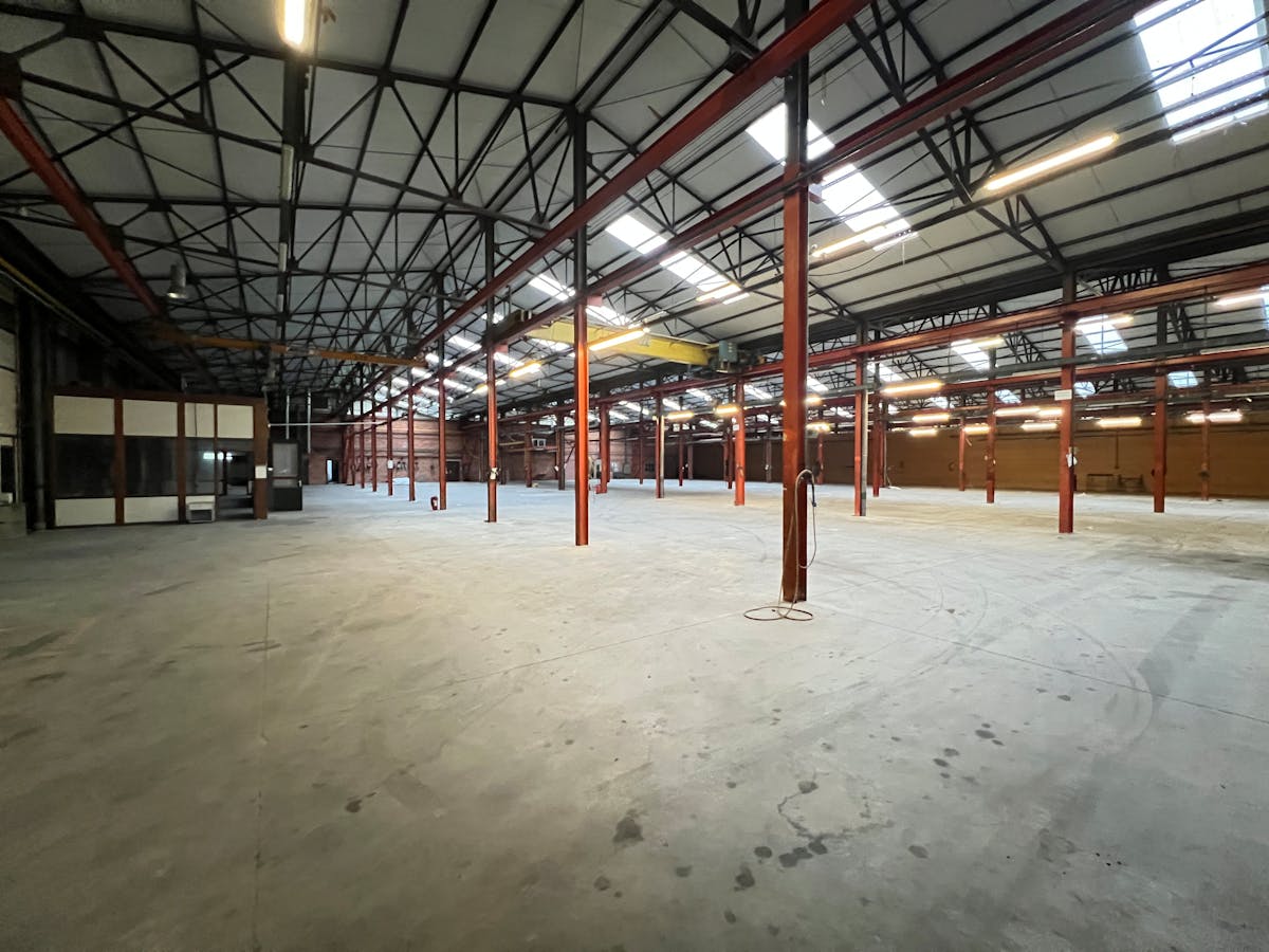 Commercial building (3,750 m²) with a visible location along the R4 in Ghent - photo 4