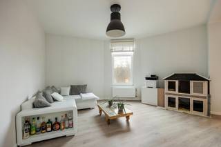 Op een toplocatie in Edegem, recht tegenover Fort V en verschillende toegangswegen, vinden we dit volledig instapklaar appartement. Het is gelegen...