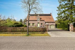 Deze charmante, vrijstaande villa is residentieel gelegen aan de Valkenweg in Oud-Turnhout, op wandelafstand van het prachtige natuurgebied...
