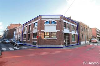 Bent u op zoek naar een uniek en zeldzaam pand in het hart van de stad? TREVI JVCIMMO AGENCY heeft de perfecte oplossing voor u!Dit gebouw zal...