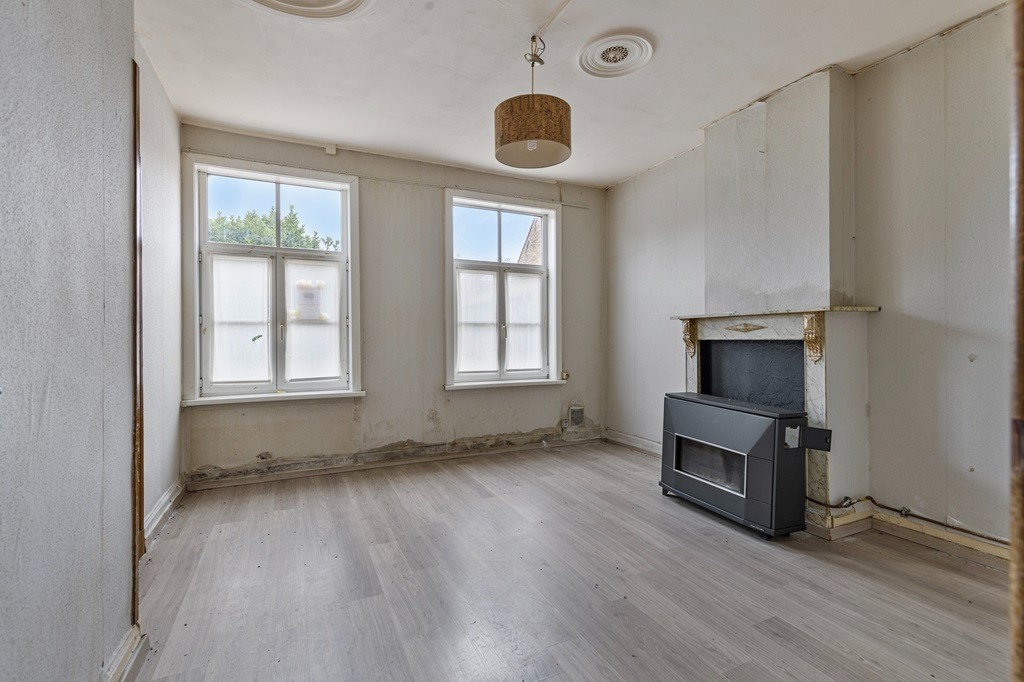 BUITENKANS! ALVERINGEM: Te renoveren/te slopen woonhuis "echt niet ver van de platse" met zongerichte tuin op 478m² grondoppervlakte. - foto 5