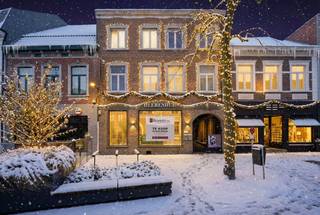 Dit authentieke handelspand met bovengelegen woonst is gelegen op een toplocatie in het bruisende centrum van Bree.Bree geniet een prachtig...