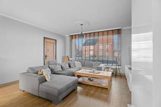 Op fietsafstand van het centrum van Lokeren, maar toch rustig gelegen net buiten de stadsrand, bevindt zich deze charmante halfopen bebouwing in...