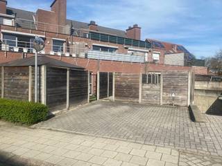 Ben je op zoek naar een instapklaar, ruim gelijkvloers appartement op een centrale locatie? Dan is dit pareltje in het centrum van Loenhout...