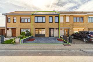Deze vernieuwde woning (2025) bevindt zich in een rustige, doodlopende straat binnen een kindvriendelijke wijk. Dankzij de aanwezigheid...