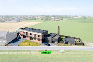 Stap binnen in een bijzondere mix van historisch erfgoed en moderne luxe.Deze voormalige vlasroterij en –fabriek werd smaakvol gerenoveerd tot een...
