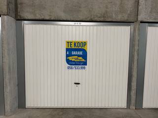 Vlot toegankelijke garage te huur in centrum van Koksijde Bad!De garage bevindt zich op verdieping -1 van het garagecomplex Costa Parking. Dit...