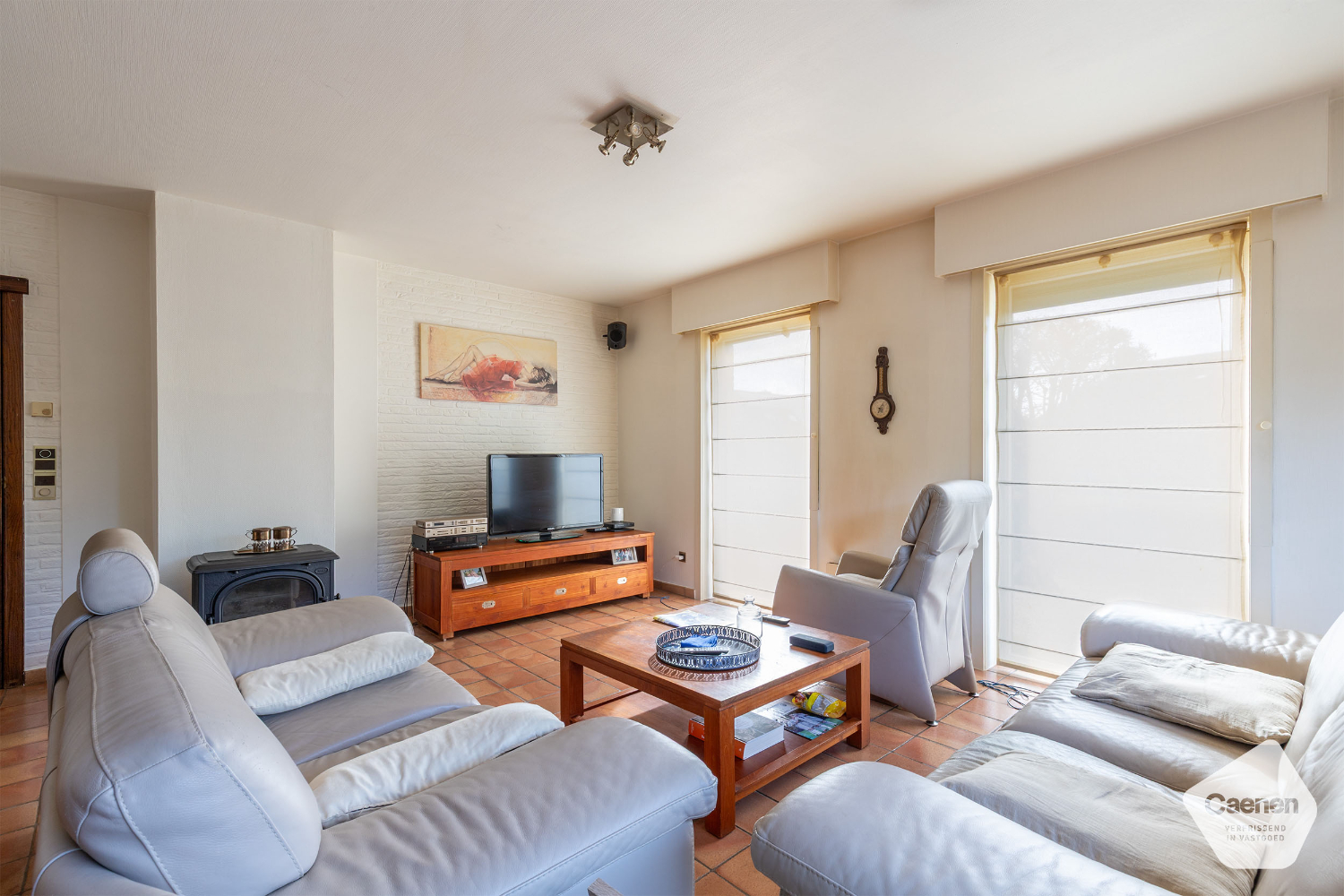 TOP GELEGEN VILLA MET 4 SLAAPKAMERS , GARAGE en onderhoudsvriendelijke tuin met tuinhuis - foto 5