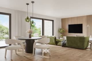 Dit tweeslaapkamer appartement van 89,4 m² op het eerste verdiep beschikt over een inkomhal, een lichtrijke leef- en eetruimte met open keuken en keukeneiland, een afzonderlijk toilet, een praktische berging, een badkamer uitgerust met een dubbele wastafel en een douche en twee slaapkamers. Daarnaast heeft het appartement ook een zuidoostelijk georiënteerd terras van 24 m². <br /><br />Het appartement maakt deel uit van het nieuwbouwproject 'Kruishove' en is gelegen op een boogscheut van het centrum van Kruisem, op de locatie van het voormalige woonzorgcentrum Home Sint-Petrus. Het project bestaat uit luxueuze leefappartementen met één, twee en drie slaapkamers, riante zonneterrassen en uitzicht op het aangelegde binnengebied. <br /><br />Kruishove ligt op wandelafstand van het hart van Kruishoutem met alle nodige voorzieningen zoals een bakker, supermarkt, slager, bank en scholen. Ook op culinair vlak is Kruishoutem tot ver weg gekend vanwege de diverse brasserieën en de sterrenrestaurants zoals Benoit & Bernard Dewitte, Hof van Cleve en In den Hert. Daarnaast geniet deze heuvelachtige gemeente van een centrale ligging tussen Kortrijk, Gent, Waregem en Oudenaarde met een vlotte bereikbaarheid via de E17. Op gebied van recreatie en natuur vindt u zowel het Kordaal- als Lozerbos in de directe nabijheid, net als de talloze fiets- en wandelroutes die de Vlaamse Ardennen te bieden heeft. <br /><br />Voor de architectuur stelden de ontwikkelaars het gerenommeerde architectenbureau Bontinck, onder leiding van John Bontinck, aan. De nadruk werd gelegd op het bekomen van één architecturaal geheel, waarbij er werd gekozen voor riante in- en uitpandige terrassen en dakterrassen voor een speelse variatie in de gevel. Een ontwerp dat bovendien zorgt voor de nodige schaduw op de zuid-gerichte raamvlakken en voldoende kwalitatieve privatieve buitenruimtes. <br /><br />Kruishove onderscheidt zich naast haar centrale ligging en hoogstaande architectuur, door haar erg lage energieverbruik en duurzaam karakter, volledig vrij van fossiele brandstoffen. Zo voorziet men een combinatie van vloerverwarming met geothermische warmtepompen, fotovoltaïsche panelen en een sterke akoestische en thermische isolatie. Dankzij de grote raampartijen en hoge plafonds, bieden de appartementen een open gevoel en een glasheldere verbinding met de collectieve binnentuin en groendaken.<br /><br />Op gebied van afwerking wordt u een hoge standaard aangeboden, zo zijn er ruime budgetten inbegrepen in de prijs om volledig naar uw eigen smaak de beste keuzes te maken voor wat betreft de sanitaire toestellen, uw keuken, de binnendeuren en de vloerbekleding.<br /><br />Tot slot worden er voldoende autostaanplaatsen en kelderbergingen voorzien alsook een collectieve fietsenberging, dit voor een optimaal comfort van alle bewoners. <br /><br />Verlaagd BTW-tarief van 6% mogelijk op de volledige constructiewaarde, nu ook voor investeerders mits min. 15 jaar verhuur.<br /><br />Op zoek naar een comfortabel leefappartement met een gunstige ligging in het centrum van Kruisem? Een persoonlijke, vrijblijvende afspraak kan via guillian@landbergh.be of 09 278 78 79.