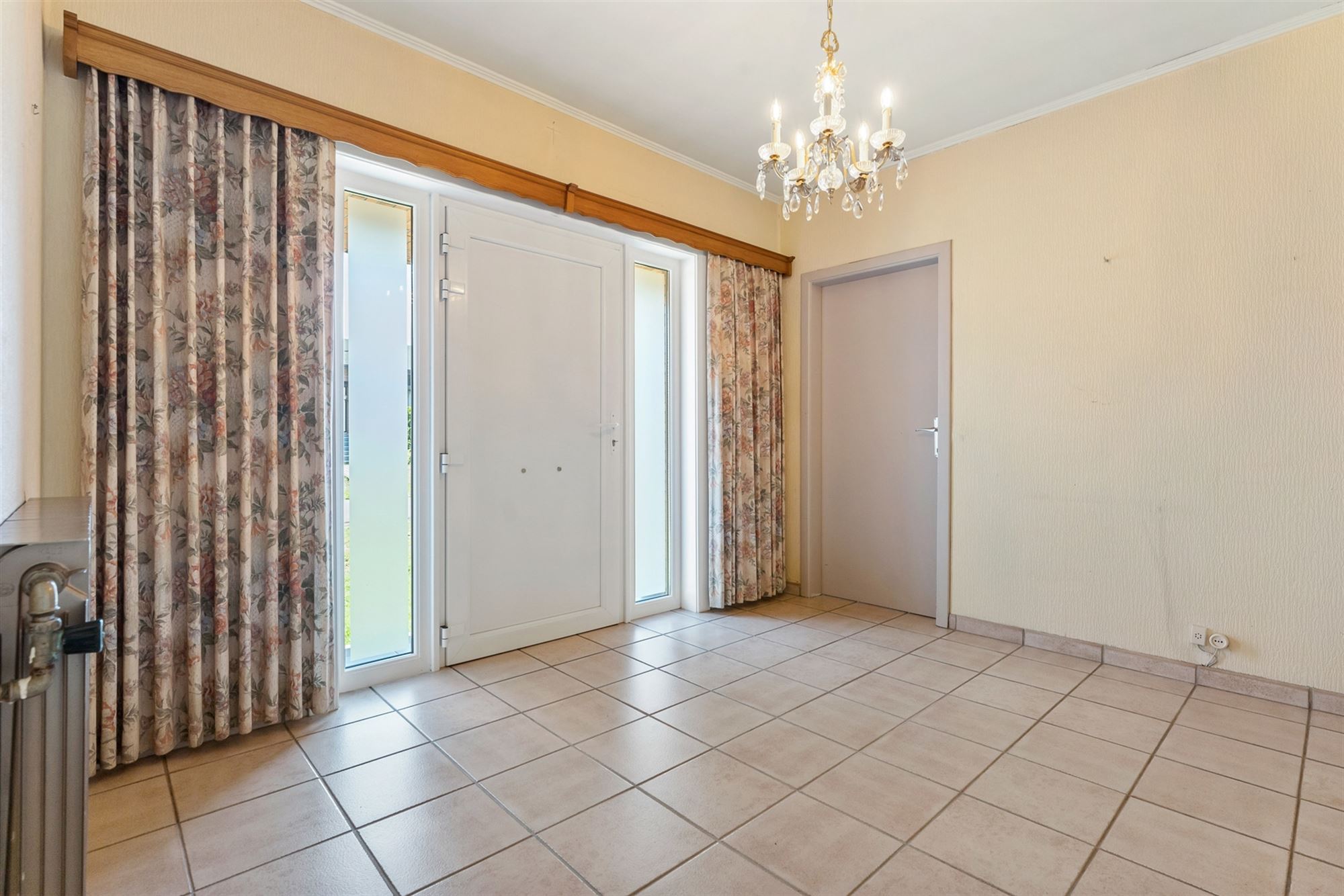 GOED ONDERHOUDEN GELIJKVLOERSE WONING MET 3 SLAAPKAMERS RUSTIG GELEGEN TE STAL - foto 4