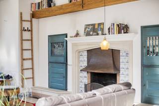 This architect's house by Arthur Degeyter in Zedelgem is a unique opportunity. The interior has been carefully maintained, preserving old elements...