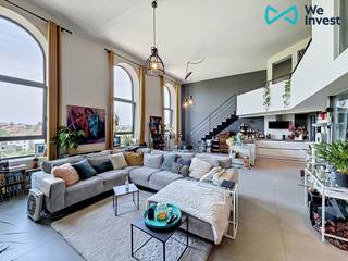 ***A LOUER *** TUBIZE - Splendide loft d'une superficie de +/- 150 m² situé à +/- 10 minutes à pied de la gare et de toutes commodités.<br /><br />Situé au 2ème étage, il se compose comme suit : un hall d'entrée, un vaste living lumineux avec une cuisine ouverte entièrement équipée (frigo, taque vitrocéramique, four, hotte, lave-vaisselle, évier, et meubles de rangement), une chambre de +- 10 avec sa salle de douche, une grande buanderie et un WC séparé. En mezzanine : un palier de nuit menant à deux chambres de +/- 16 m² et +/- 11,5 m² ainsi qu’une salle de bain de +/- 7 m² (meuble double vasque, baignoire, miroir et WC) <br /><br />Conforts : PEB "A" (51 kWh/m².an) ; Chauffage au gaz par le sol ; VMC double flux ; Châssis double vitrage ; Cave.<br /><br />Loyer : 1.175 euros/mois. Charges des communs : 120 euros/mois + 10€/personne (provision d’eau).<br /><br />Disponible le 01/07/2026<br /><br />Contact : 02.355.42.20 ou tubize@weinvest.be ou Julie au 0472.53.66.84