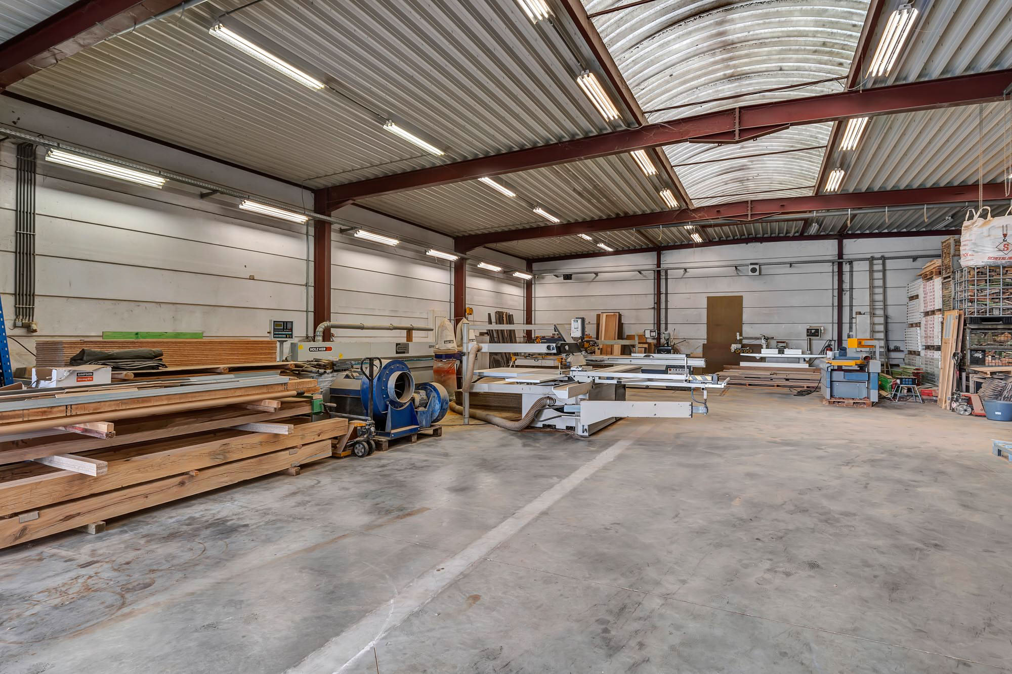 Loods (600m²)  met woonmogelijkheid op rustige locatie - foto 3